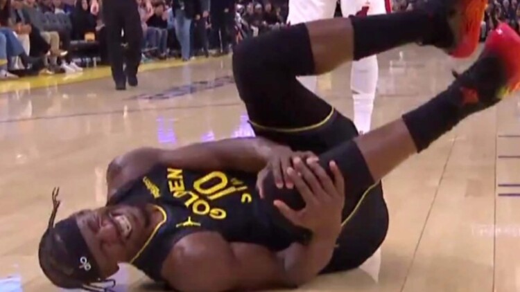 Ρήξη χιαστού ο Τζίμι Μπάτλερ: Τραυματίστηκε στο ματς των Γουόριορς με τους Χιτ