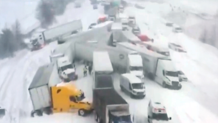 Mega-καραμπόλα με 100 οχήματα σε χιονισμένο αυτοκινητόδρομο στο Μίσιγκαν, δείτε βίντεο