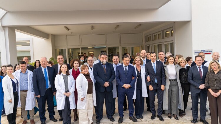 Εγκαινιάστηκαν τα ανακαινισμένα Κέντρα Υγείας Βάρης και Κορωπίου