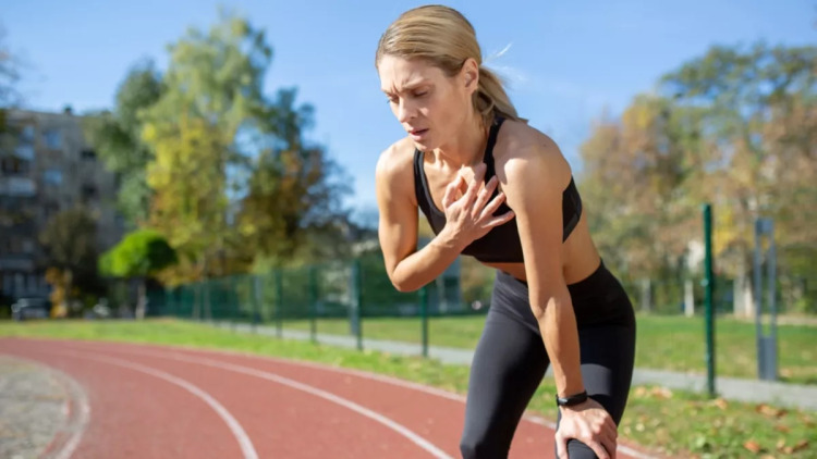 Σε ποια ηλικία αρχίζουμε να γερνάμε; Η δύναμη και η αντοχή χάνονται νωρίς, αλλά η πορεία μπορεί να αναστραφεί
