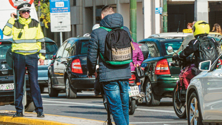 Πατίνια με άδεια κυκλοφορίας και ασφάλιση: Τι ισχύει σε άλλες χώρες της Ευρώπης και τι μελετά η Ελλάδα