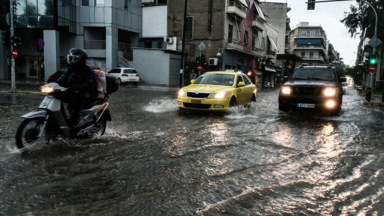 Ισχυρές συστάσεις για το κύμα κακοκαιρίας από την Πολιτική Προστασία -  Σε code red πέντε περιφέρειες, ανάμεσά τους και η Αττική 