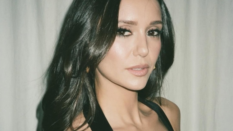 Nina Dobrev: Το λαμπερό make-up look που επέλεξε για το party των γενεθλίων της
