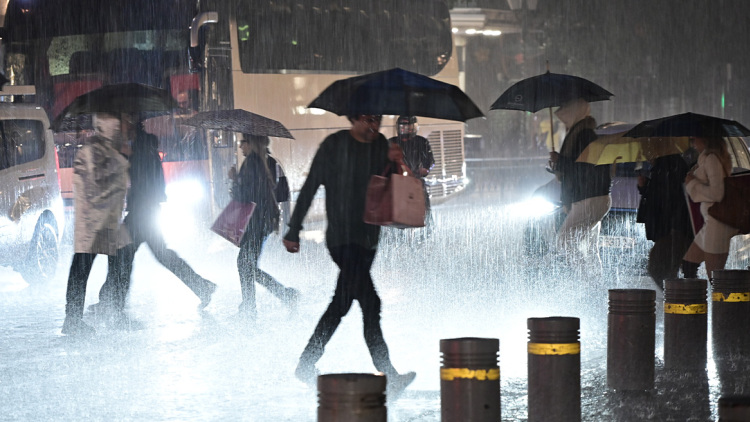 Ακραίας επικινδυνότητας οι βροχές αύριο και κλειστά σχολεία στην Αττική: Οι 7 περιοχές που θα πέσουν μεγάλες ποσότητες νερού, δείτε χάρτες