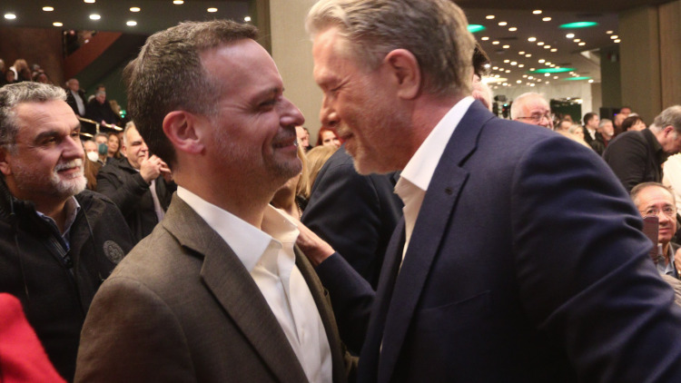 Εσωκομματικές συγκρούσεις στο ΠΑΣΟΚ ενόψει Συνεδρίου: Η στρατηγική απέτυχε λέει ο Δούκας, αλλαγή πολιτικής προτείνει ο Γερoυλάνος
