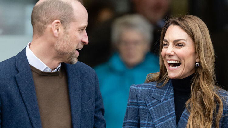 Η Κέιτ Μίντλετον νίκησε τον πρίγκιπα Ουίλιαμ στο κέρλινγκ, φορώντας φούστα