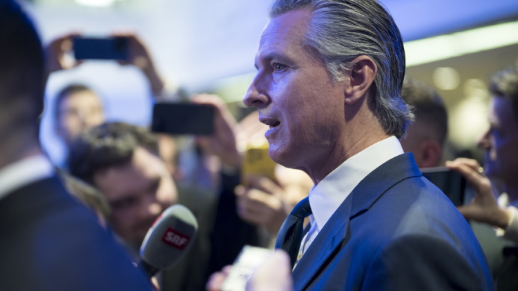 Κυβερνήτης Καλιφόρνιας για Τραμπ: Δεν πίστεψα ποτέ ότι θα χρησιμοποιούσε στρατιωτική δύναμη  για τη Γροιλανδία, βαρετή η ομιλία του