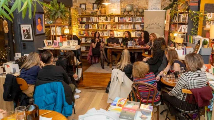 Το «Τανγκό σε Μπλε Νύχτες» και σε αγγλική έκδοση 