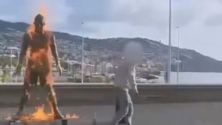 Άνδρας έβαλε φωτιά στο άγαλμα του Ρονάλντο στη Μαδέρα, δείτε βίντεο