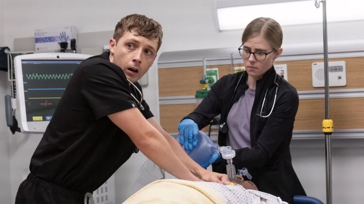 «The Pitt»: Η σειρά αποτελεί έναν τρομακτικό αντικατοπτρισμό του αμερικανικού συστήματος υγείας
