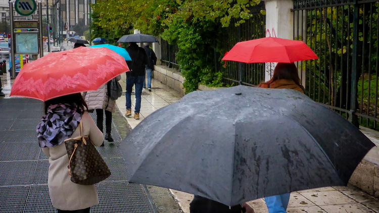 Κακοκαιρία: Κλειστά σχολεία, αναστολή εξετάσεων στα πανεπιστήμια και δικαιολογημένη απουσία στο Δημόσιο