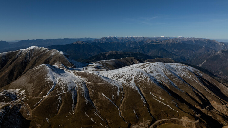 To video του Travel.gr από την αποστολή του στην Ευρυτανία: Από το χιόνι του Βελουχίου στα «φιόρδ» της Λίμνης Κρεμαστών