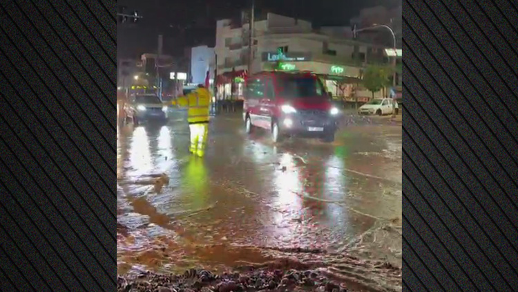 Γυναίκα νεκρή στην Ανω Γλυφάδα, παρασύρθηκε από τα νερά και εγκλωβίστηκε κάτω από αυτοκίνητο