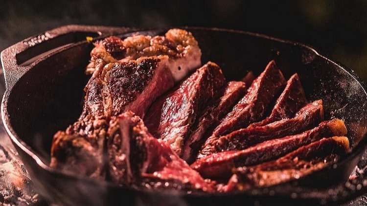 Beastalis: Ηardcore κρεατοφαγία σε ένα κρεοπωλείο – εστιατόριο στην Γλυφάδα