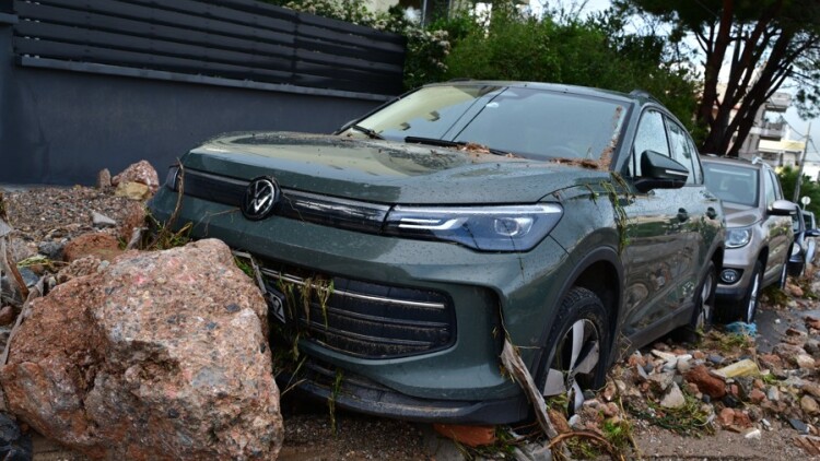 «Αυτό που έγινε δεν το έχουμε ξαναζήσει» λέει ο δήμαρχος Γλυφάδας για το ολέθριο πέρασμα της κακοκαιρίας