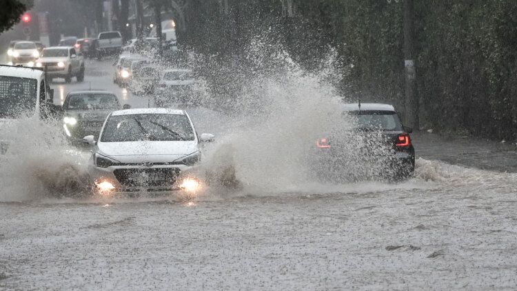 Δεύτερη ημέρα κακοκαιρίας σήμερα: Ποιες περιοχές θα πλήξει, καταιγίδες από το απόγευμα στην Αττική 