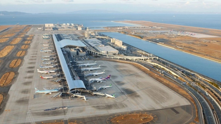 Κινδυνεύει να βυθιστεί το πρώτο αεροδρόμιο σε ωκεανό: Συναγερμός για το Κανσάι μετά από 30 χρόνια λειτουργίας