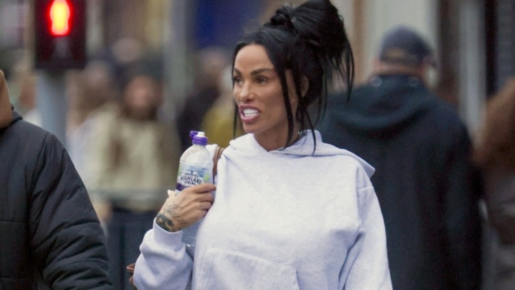 Η Κέιτι Πράις ζήτησε ιατρική βοήθεια μετά την τεράστια απώλεια βάρους της: Ξέρω ότι δείχνω αποστεωμένη