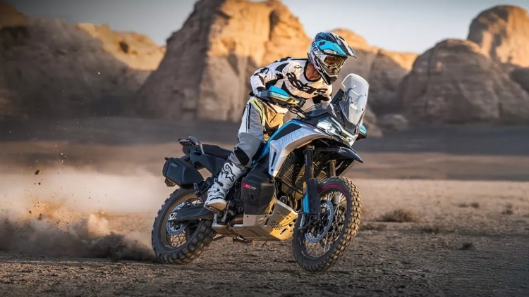 «Σπάνε» κόκκαλα οι τιμές των CFMoto Dual250 και 1000MTX