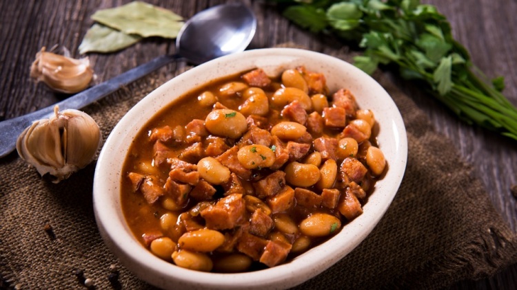 Όσπρια παντρεμένα, με κρέας, κοτόπουλο και θαλασσινά: Ένα πλήρες μενού για όλο το Σαββατοκύριακο