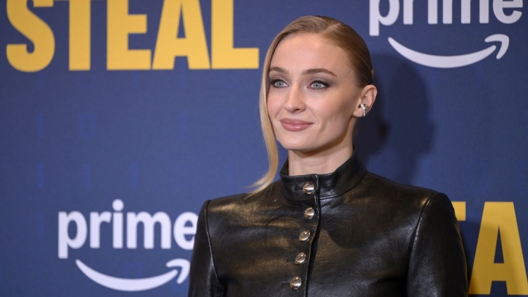 Σόφι Τέρνερ: «Είναι κάπως απελευθερωτικό το να βρίσκεσαι στο χαμηλότερο σημείο σου»
