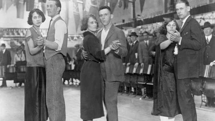 Χορεύοντας μέχρι θανάτου για ένα πιάτο φαΐ: Το ανελέητο θέαμα του Μεσοπολέμου
