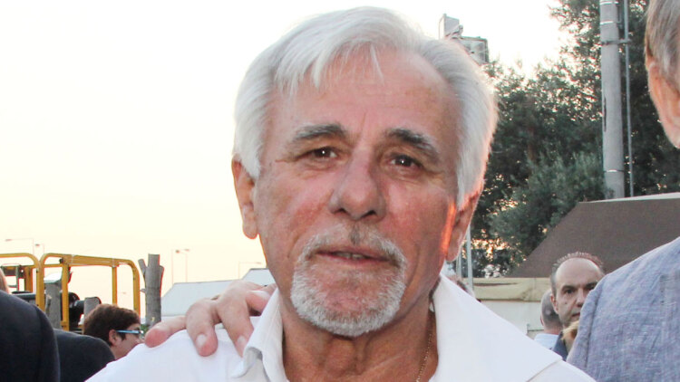 Πέθανε ο δημοσιογράφος Σπύρος Καρατζαφέρης