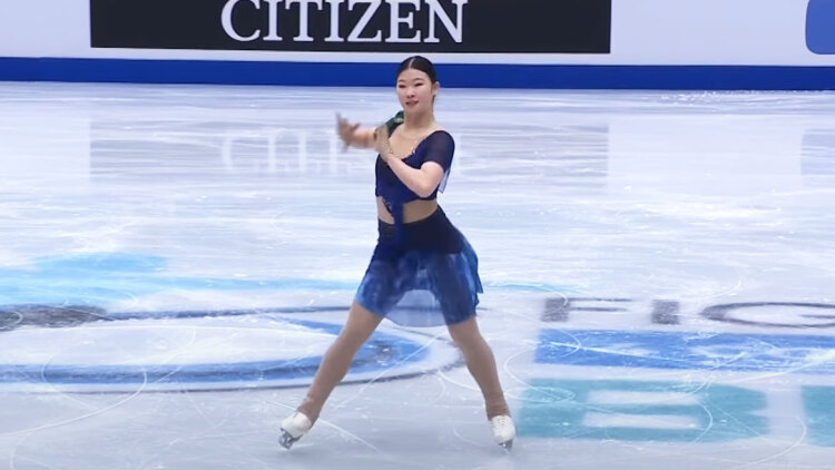 Γυναίκα χορεύει το «Αστερομάτα» της Κλαυδίας σε αγώνα καλλιτεχνικού πατινάζ στην Κίνα, δείτε βίντεο