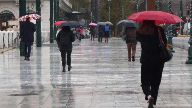 Καιρός: Έρχονται καταιγίδες και λασποβροχές από την Κυριακή, πότε θα επηρεαστεί η Αττική