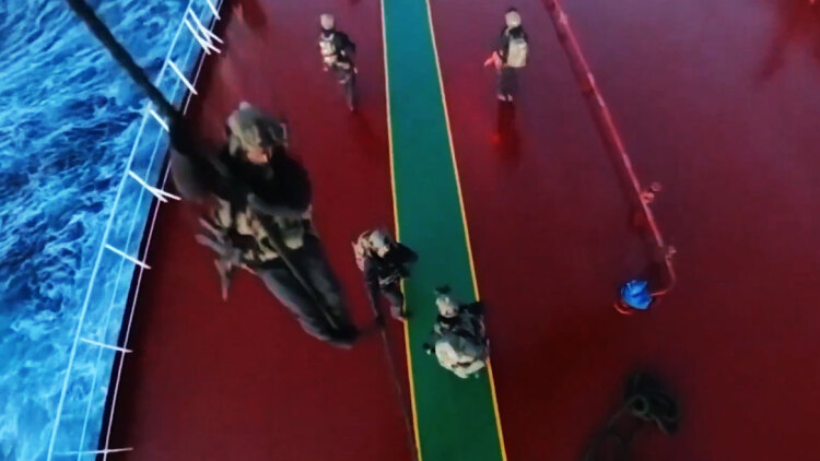 Βίντεο από το ρεσάλτο στο τάνκερ του ρωσικού σκιώδους στόλου στη Μεσόγειο, έδωσαν οι Γάλλοι
