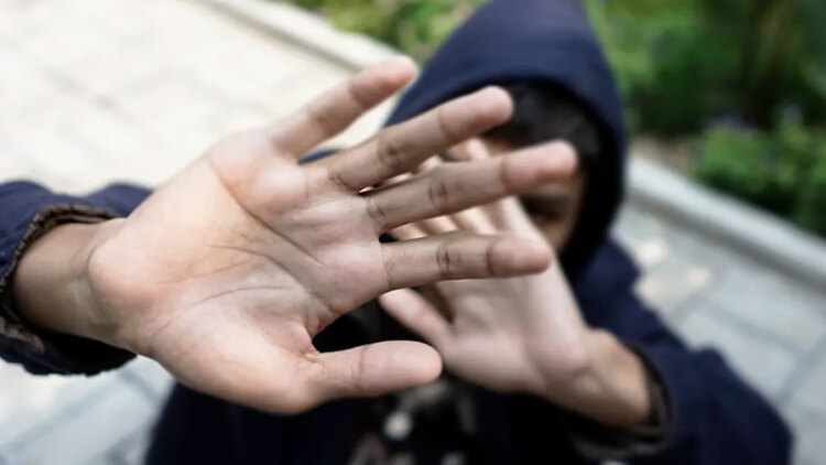 Άγριος ξυλοδαρμός 13χρονου στον Άλιμο από ομάδα ανηλίκων, του έσπασαν οστό κάτω από το μάτι