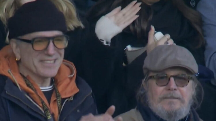 Οσκαρική λάμψη με Γκάρι Όλντμαν και Ντάνιελ Ντέι-Λιούις σε ματς στην Αγγλία – Αυτή την ομάδα είδαν από κοντά!