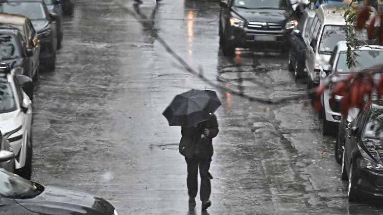 Επιστρέφει η κακοκαιρία στην χώρα αύριο: Red Code για έξι περιφέρειες, αναλυτικά η πρόγνωση