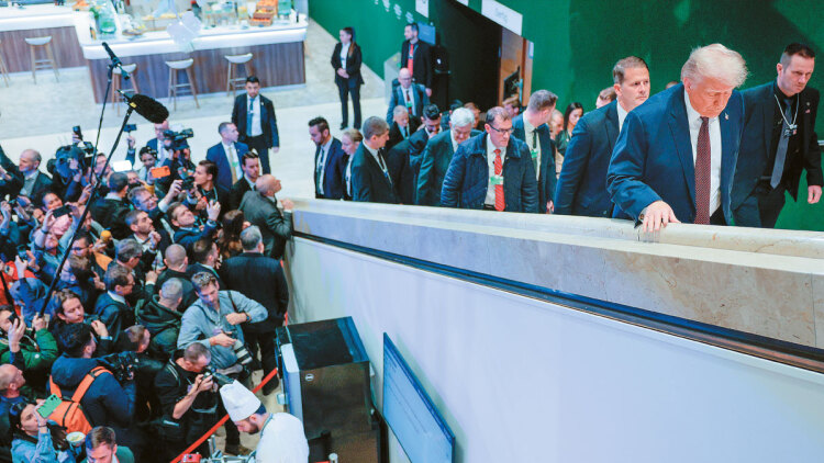 55 χρόνια Νταβός: Σαμπάνιες, φοντί, σκάνδαλα, VIPs, ακτιβιστές... και τα σενάρια «μετακόμισης» από το Ντιτρόιτ μέχρι την Τζακάρτα
