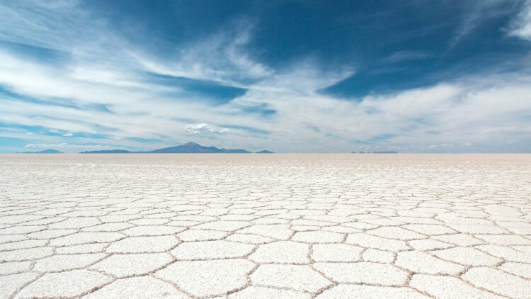 Salar de Uyuni: Η απέραντη λευκή έρημος της Βολιβίας
