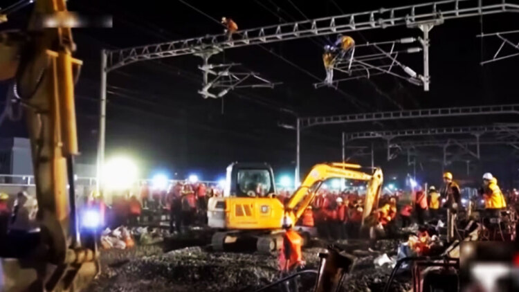 Η Κίνα έχτισε σιδηροδρομικό σταθμό σε 9 ώρες με 1.500 εργάτες και στρατιωτικό συντονισμό
