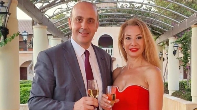 Αναταραχή στην Κύπρο από καταγγελία ότι ο δήμαρχος Πάφου ξυλοκόπησε τη σύζυγό του: Στη Ρωσία η καταγγέλλουσα, διαψεύδει το φερόμενο θύμα