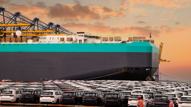 Η Ινδία ρίχνει άμεσα στο 40% τους δασμούς στα εισαγόμενα αυτοκίνητα από την  ΕΕ