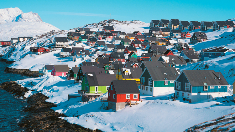 Το μυστηριώδες φαινόμενο της Γροιλανδίας που μπερδεύει τους επιστήμονες: Ο πάγος λιώνει αλλά η στάθμη της θάλασσας πέφτει