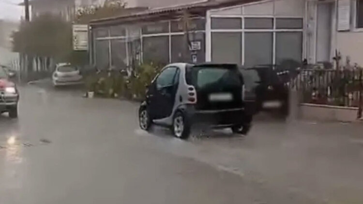 Βίντεο: Άνοιξαν οι ουρανοί στο Ηράκλειο Κρήτης, ποτάμια οι δρόμοι στο χωριό Αγία Βαρβάρα