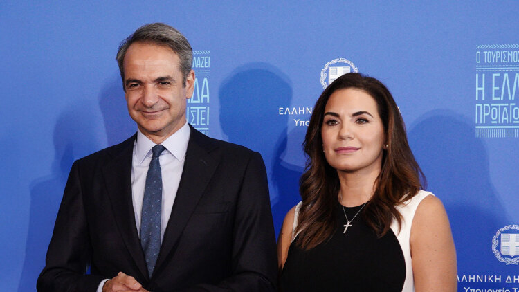 Τέλειωσε το υπουργικό, κατ΄ ιδίαν συνομιλία του πρωθυπουργού με την Όλγα Κεφαλογιάννη 