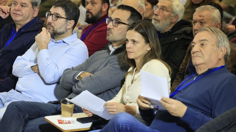 Αναβολή στη ρήξη στο συνέδριο της Νέας Αριστεράς: Με δύο γραμμές και μια Πολιτική Απόφαση χαμένη στη μετάφραση λόγω... Τσίπρα