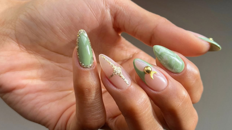 Jade nails: Το manicure trend που φέρνει καλή ενέργεια στα άκρα μας

