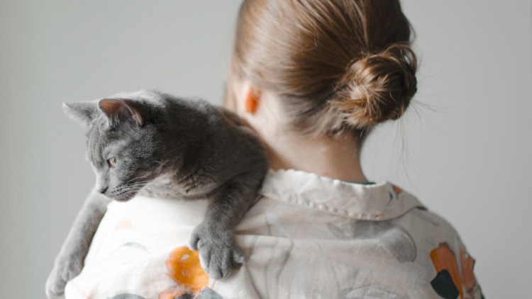 Γιατί το να χάνεις ένα κατοικίδιο μπορεί να είναι σχεδόν εξίσου επώδυνο με την απώλεια κοντινού συγγενή
