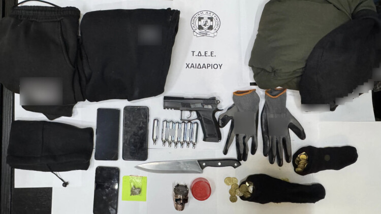 Εξαρθρώθηκε συμμορία που έκανε ληστείες και κλοπές σε καταστήματα στη Δυτική Αττική, εξιχνιάστηκαν 17 περιπτώσεις