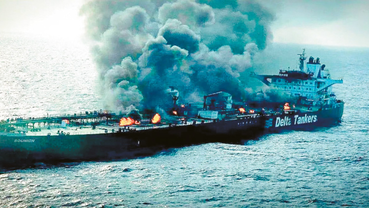 Δεξαμενόπλοιο με πετρέλαιο φέρεται να χτυπήθηκε από drone κοντά στα Στενά του Βοσπόρου