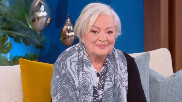 Τάνια Τσανακλίδου για το «Μαμά γερνάω»: Πήγα με ένα κασετόφωνο στο μνήμα της μαμάς μου, εκεί ήταν η πρώτη φορά που το άκουσα εκτός στούντιο