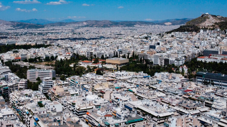 Ακίνητα χωρίς «καπέλο»: Οι δύο φόροι που μένουν εκτός παιχνιδιού και ποιοι ωφελούνται