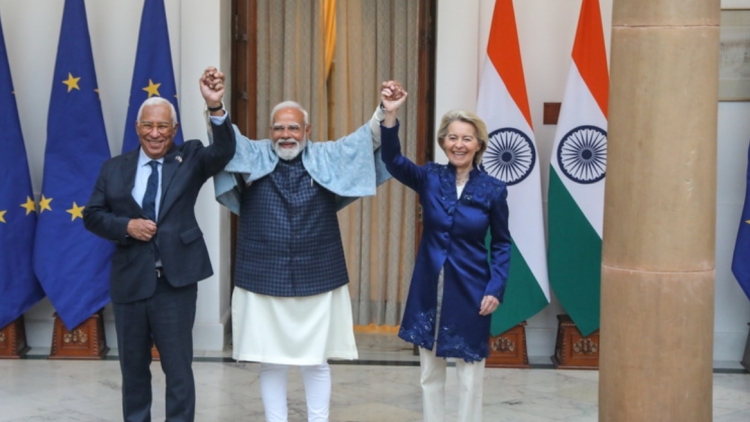 Μεγάλη συμφωνία ανάμεσα σε ΕΕ και Ινδία με μειώσεις δασμών: Μια αγορά 2 δισ. πολιτών που αντιπροσωπεύει το 25% του παγκόσμιου ΑΕΠ