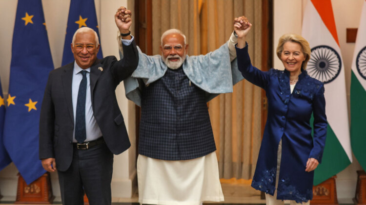 Μεγάλη συμφωνία ανάμεσα σε ΕΕ και Ινδία με μειώσεις δασμών: Μια αγορά 2 δισ. πολιτών που αντιπροσωπεύει το 25% του παγκόσμιου ΑΕΠ
